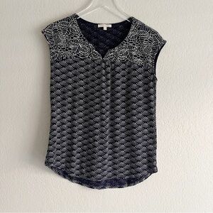 SKIES ARE BLUE Embroidered Tank Size Medium